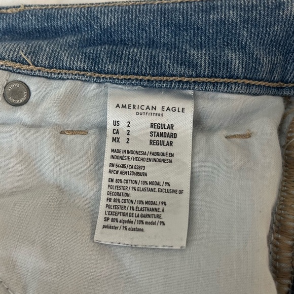 AE Mom Straight Jeans Washed Out Blue - Picture 6 of 8